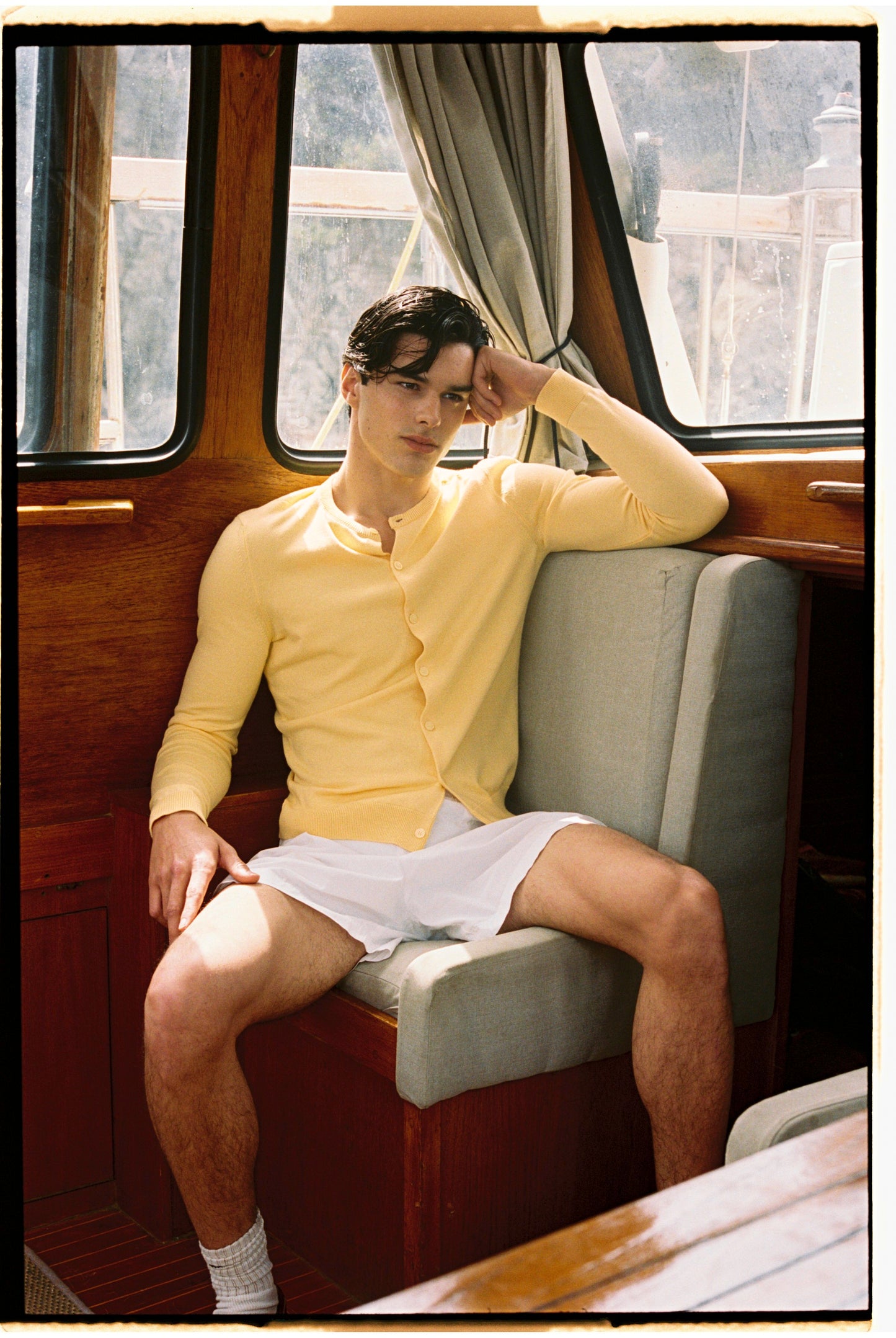 Caseta Yellow Cardigan