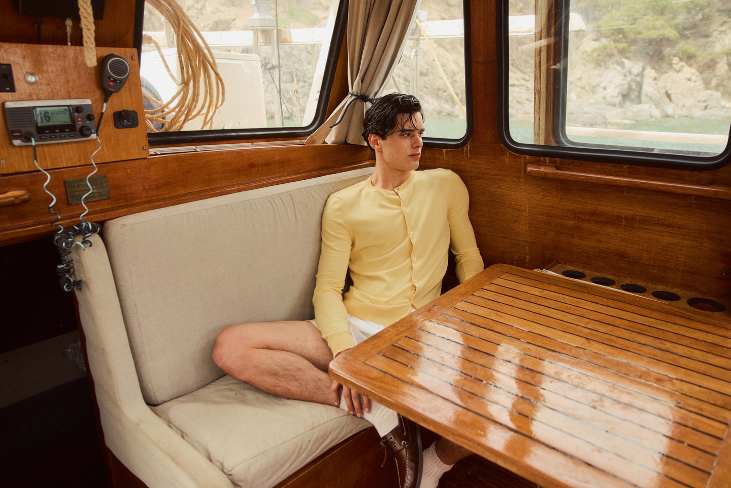 Caseta Yellow Cardigan